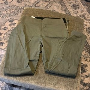 Old Navy pixies, size 6